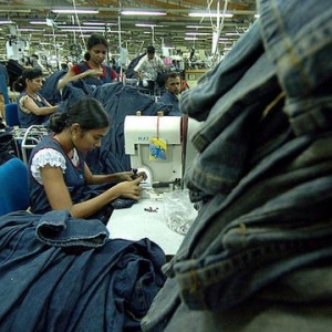 牛仔服加工企業哪里廠家多？牛仔服裝加工廠怎么選